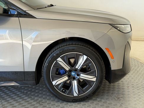 Used 2024 BMW iX xDrive50 w/ Premium Package AWD/4WD image 13
