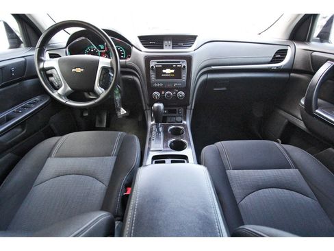 Used 2017 Chevrolet Traverse LT w/ Style and Technology Package FWD image 10