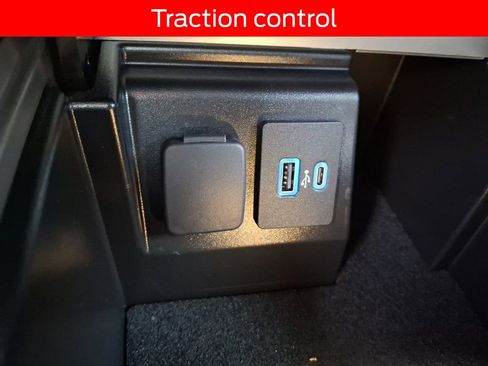 Used 2022 Ford Explorer XLT image 23