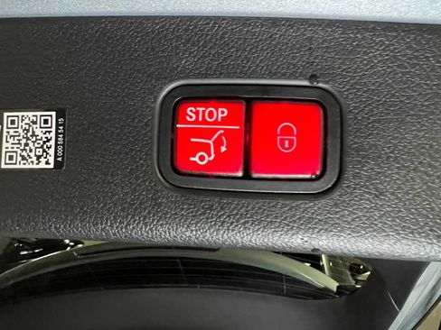 Certified 2025 Mercedes-Benz GLC 300 4MATIC image 18