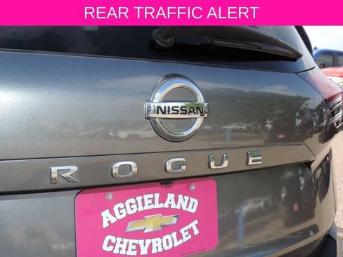 Used 2021 Nissan Rogue S FWD image 11