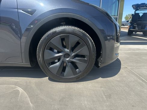 Used 2025 Tesla Model Y Long Range RWD image 8