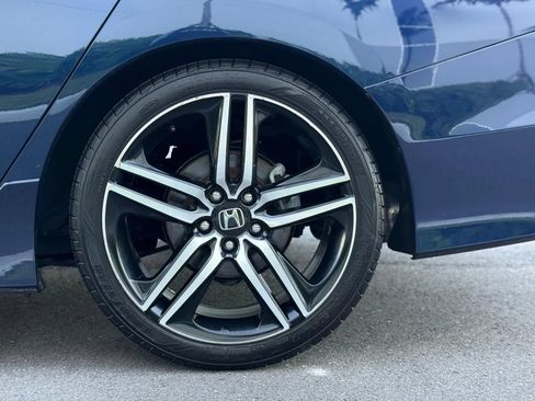 Used 2017 Honda Accord Sport image 11