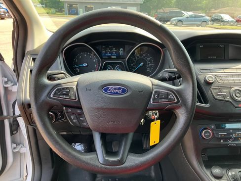 Used 2018 Ford Focus SE FWD image 9