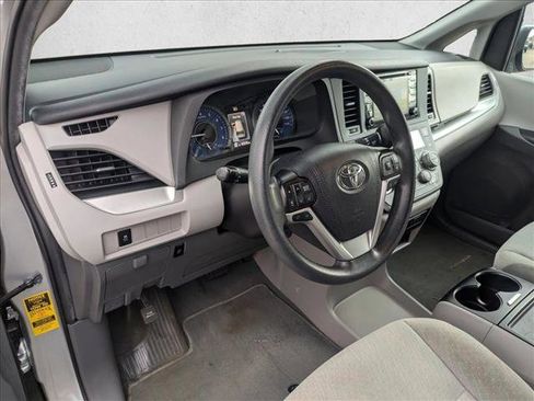 Used 2020 Toyota Sienna LE image 9