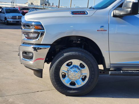 New 2026 RAM 2500 Tradesman AWD/4WD image 10
