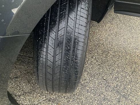 Used 2020 Chevrolet Equinox LT w/ Driver Convenience Package image 11