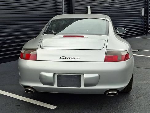 Used 2002 Porsche 911 Carrera RWD image 6
