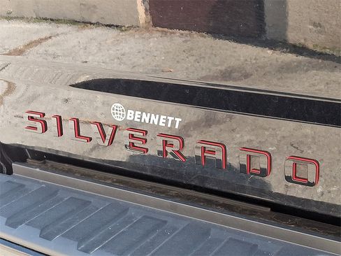 Used 2018 Chevrolet Silverado 1500 LT w/ Redline Edition image 30