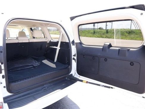 Used 2022 Lexus GX 460 Premium w/ Premium Package AWD/4WD image 8