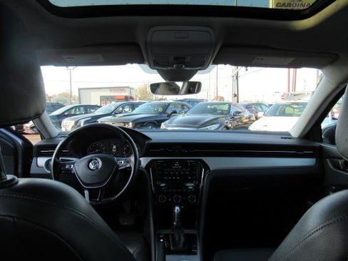 Used 2020 Volkswagen Passat 2.0T SE w/ Sunroof Package image 36