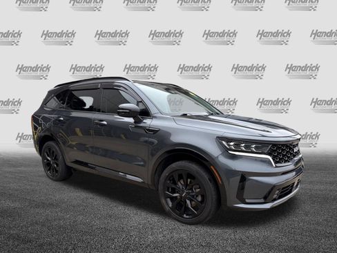 Used 2022 Kia Sorento SX image 2