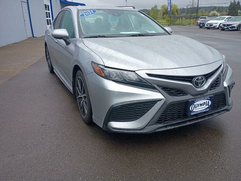 Used 2021 Toyota Camry SE FWD image 4