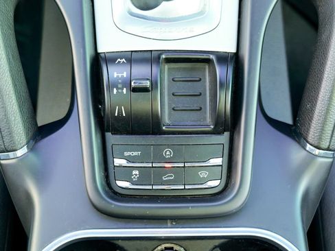 Used 2013 Porsche Cayenne AWD/4WD image 53