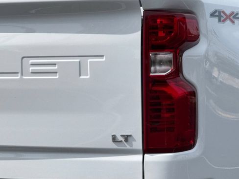 Used 2025 Chevrolet Silverado 2500 LT w/ Convenience Package AWD/4WD image 13