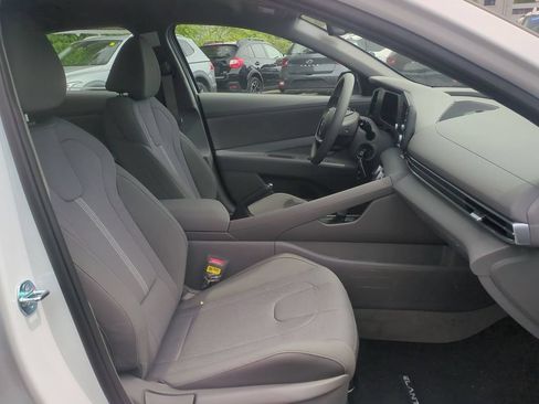 Certified 2025 Hyundai Elantra SE FWD image 25