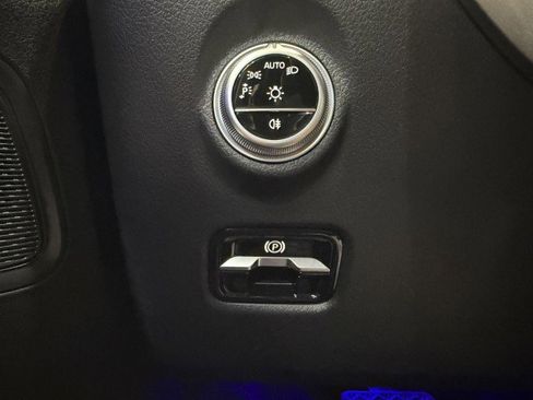 Certified 2025 Mercedes-Benz C 300 Sedan image 20