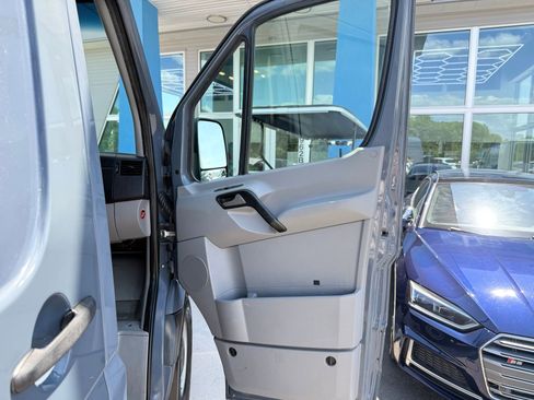 Used 2018 Mercedes-Benz Sprinter 2500 image 19
