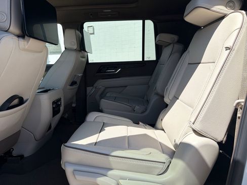 New 2026 GMC Yukon XL Denali w/ Denali Reserve Package AWD/4WD image 13