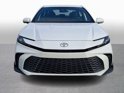 Used 2025 Toyota Camry SE FWD image 2