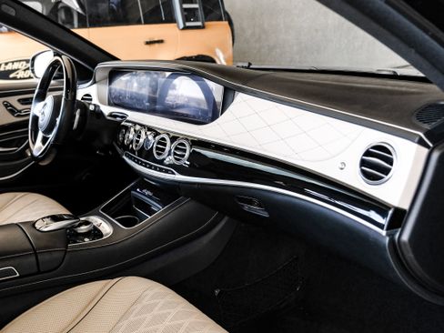 Used 2018 Mercedes-Benz S 560 Sedan image 12