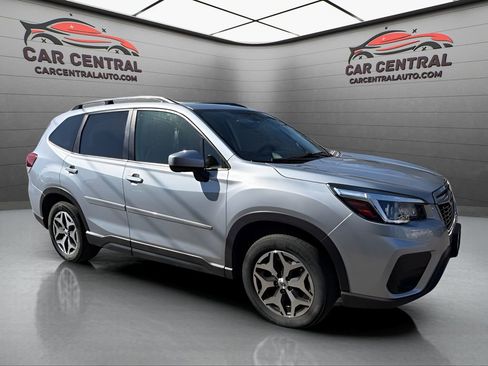 Used 2020 Subaru Forester Premium image 7