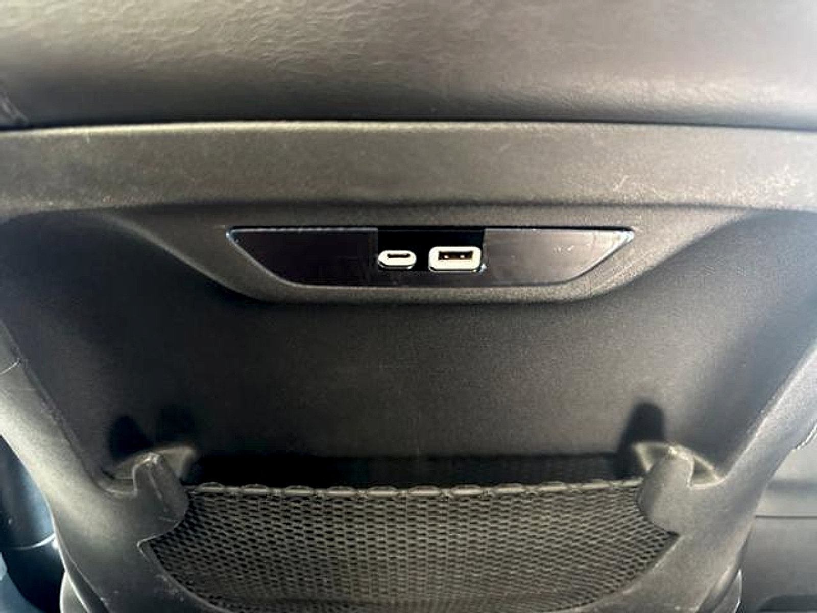 Used 2025 Chrysler Pacifica Limited FWD image 14