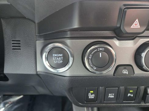 Used 2023 Toyota Tacoma TRD Off-Road w/ TRD Premium Off Road Package image 33