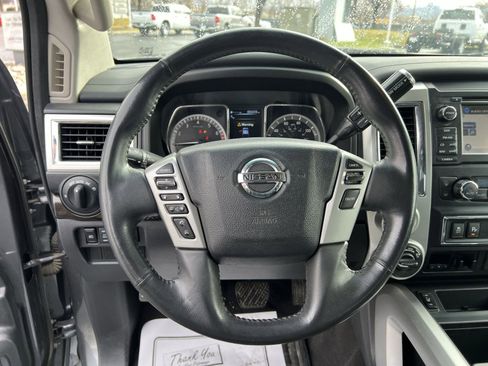 Used 2017 Nissan Titan SV image 21