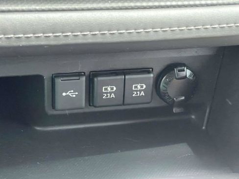 Used 2020 Toyota Highlander XLE FWD image 29