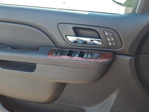 Used 2012 Chevrolet Avalanche LTZ image 17