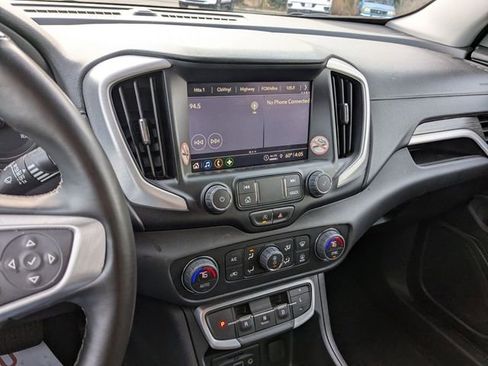 Used 2024 GMC Terrain SLT image 22