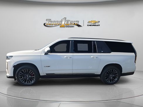 Used 2023 Cadillac Escalade ESV V AWD/4WD image 5