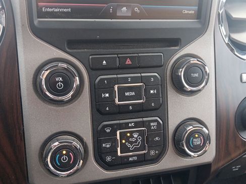 Used 2016 Ford F250 Lariat w/ Lariat Ultimate Package AWD/4WD image 17