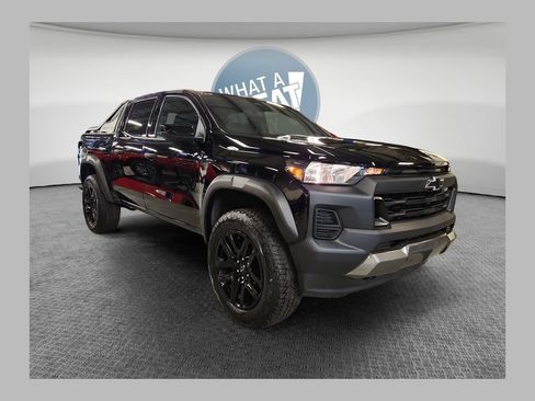 Certified 2025 Chevrolet Colorado Trail Boss w/ Midnight Edition AWD/4WD image 1