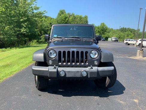 Used 2017 Jeep Wrangler Unlimited Rubicon AWD/4WD image 3