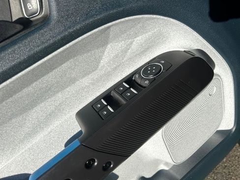 Certified 2025 Ford Maverick XLT w/ 4K Tow Package image 18