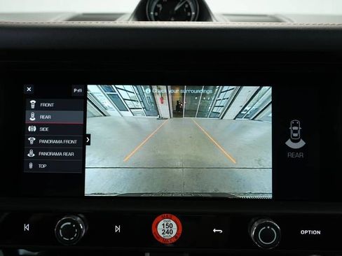 Certified 2025 Porsche Macan AWD/4WD image 19