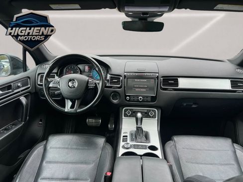 Used 2017 Volkswagen Touareg Wolfsburg Edition image 22