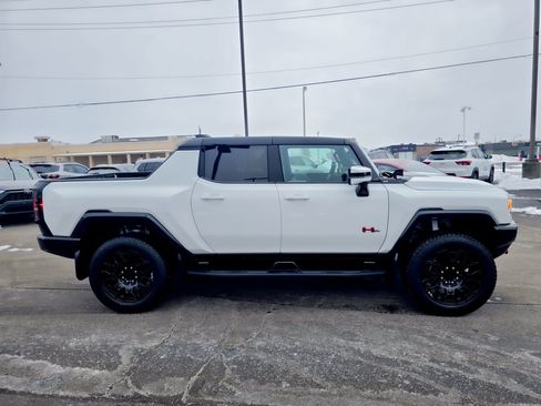 Used 2024 GMC Hummer EV 2X w/ LPO, Illumination Package image 30
