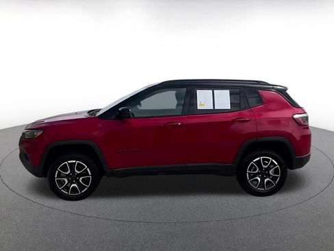 Used 2025 Jeep Compass Trailhawk AWD/4WD image 8