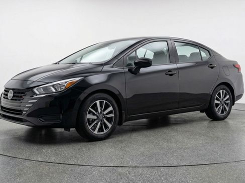 Used 2025 Nissan Versa SV image 3