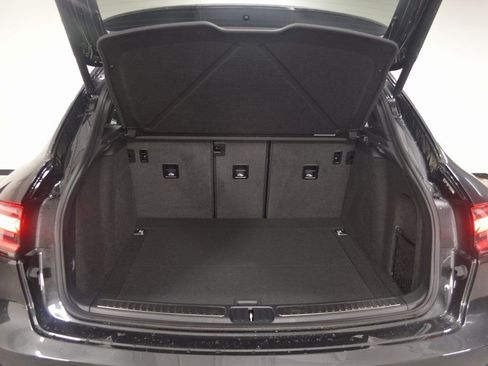 New 2026 Porsche Macan image 38