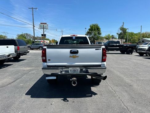 Used 2004 Chevrolet Silverado 2500 LT AWD/4WD image 4