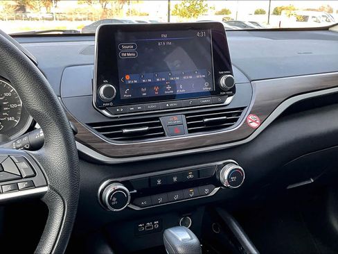 Used 2024 Nissan Altima 2.5 SV image 7