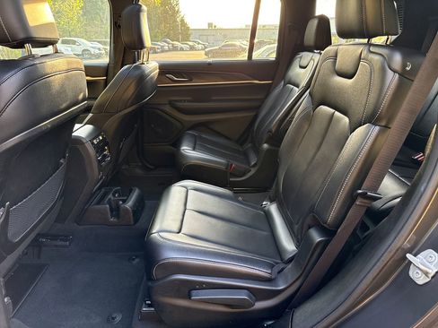 Used 2024 Jeep Grand Cherokee L Limited w/ Luxury Tech Group II image 32