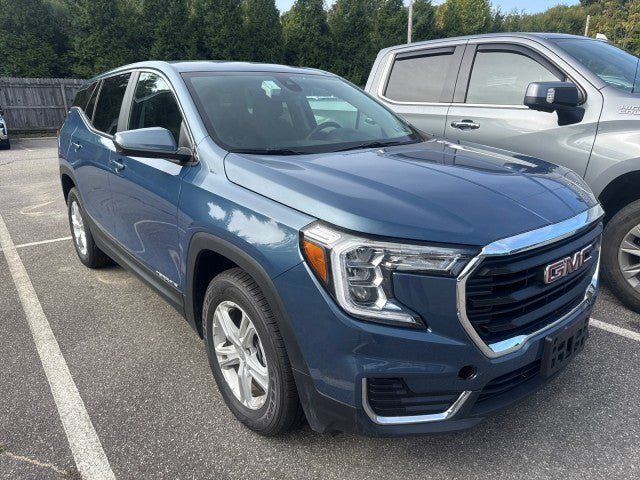 Used 2024 GMC Terrain SLE AWD/4WD image 1