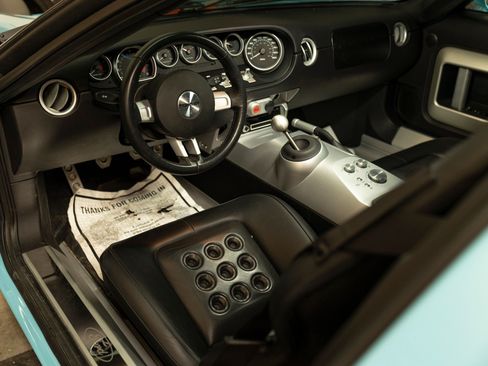 Used 2006 Ford GT RWD image 4