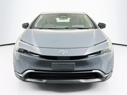 Used 2024 Toyota Prius LE FWD image 2