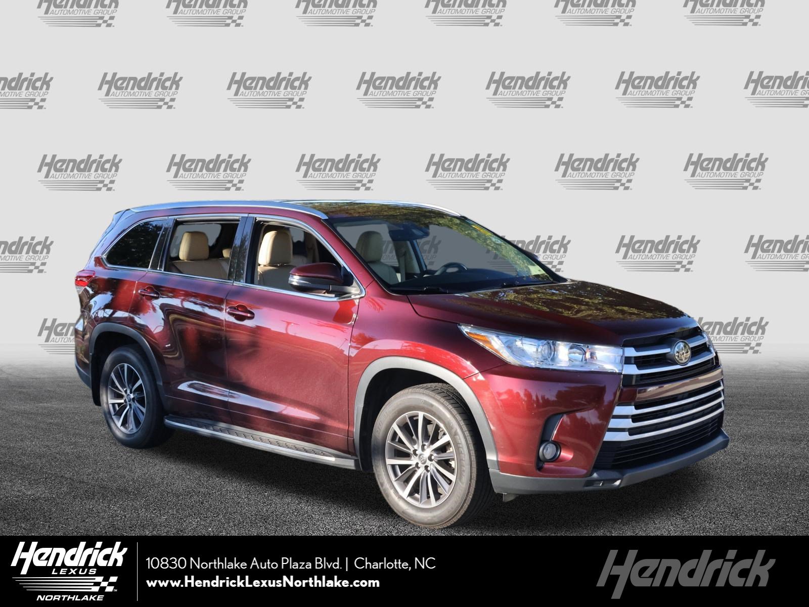 Used 2017 Toyota Highlander XLE AWD/4WD image 1